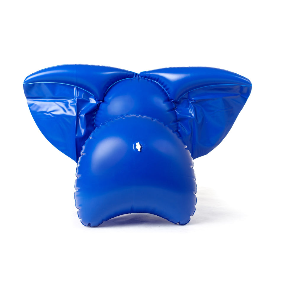 aufblasbarer Elefant hinten